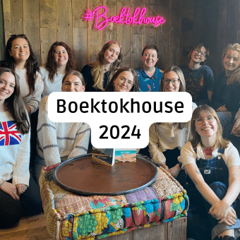 A group of people under a neon sign saying boektokhouse